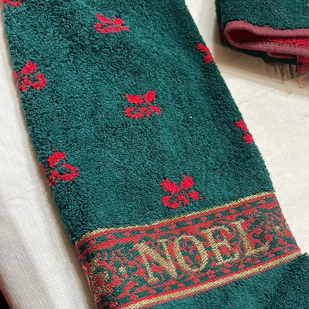 VINTAGE - Fieldcrest Holiday NOEL Bath & Hand Towel